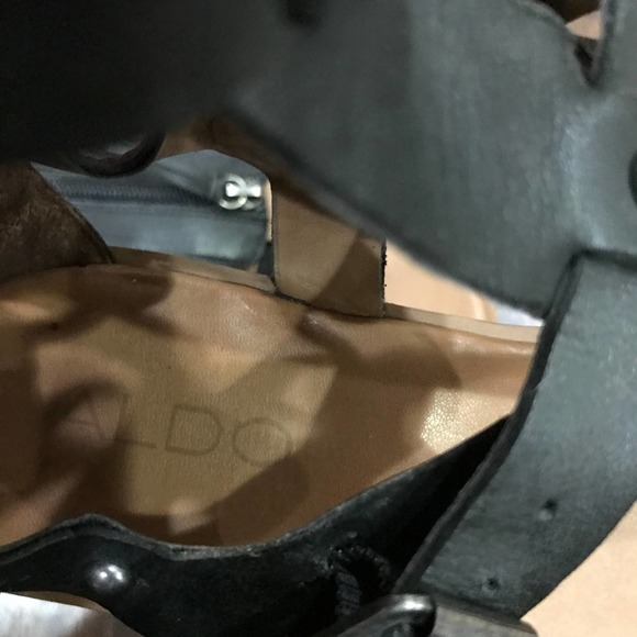 Aldo size 8 black leather gladiator strappy sandals ankle length with studs - Picture 3 of 4